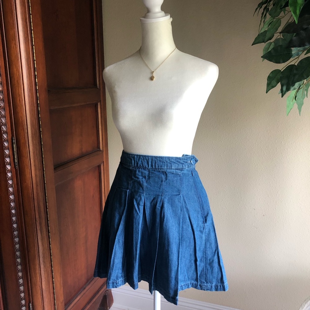 NWT American Eagle High-Waist Denim Pleated Skirt US 2